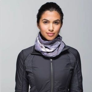 Lululemon “Run With Me” Neck Warmer